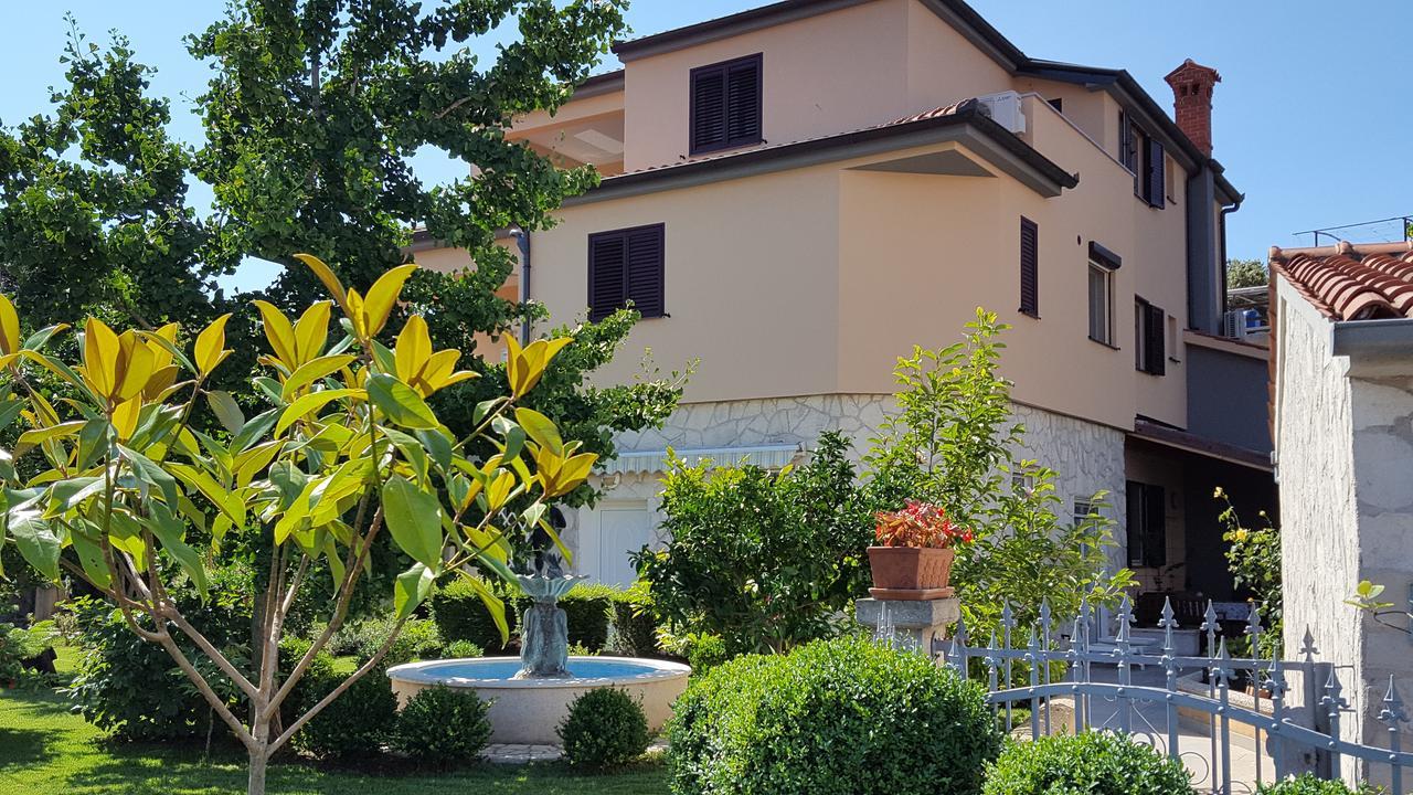 Apartments Ginkgo Banjole Bagian luar foto